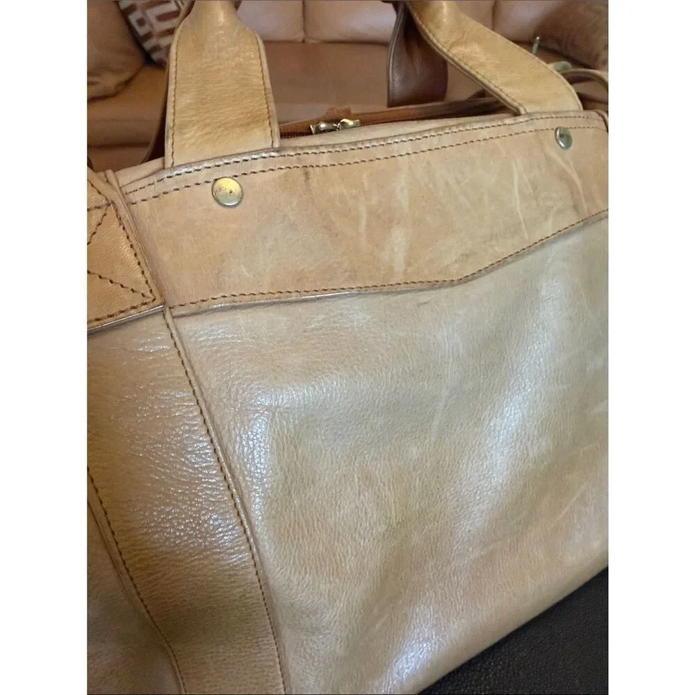 Boulder Ridge Classic Tan Leather Duffel Bag with  Zip Pocket shoulder strap